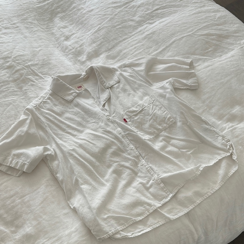 Levi's White Short Sleeve Linen Button-Up Tee